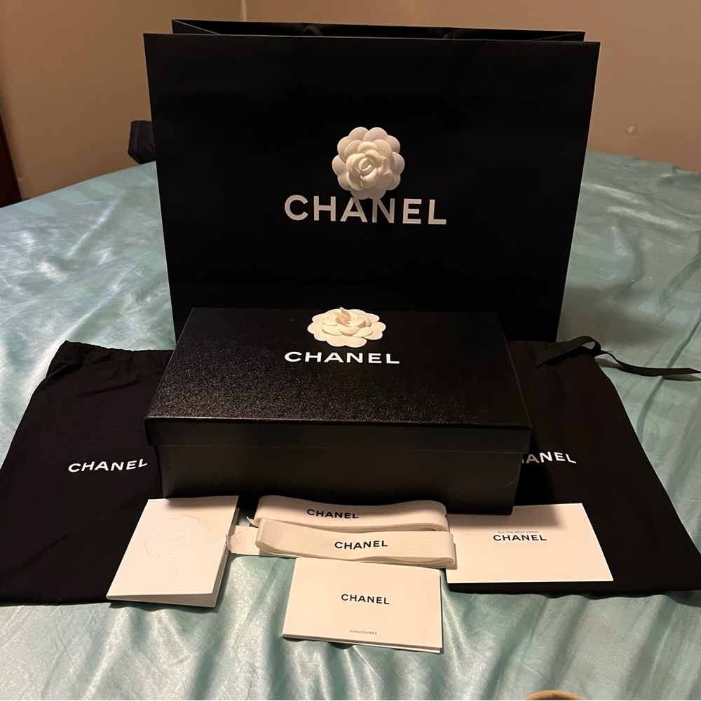 Authentic Chanel LambskinBeige/Black Espadrilles  41 Box, Bag, Receipt Included